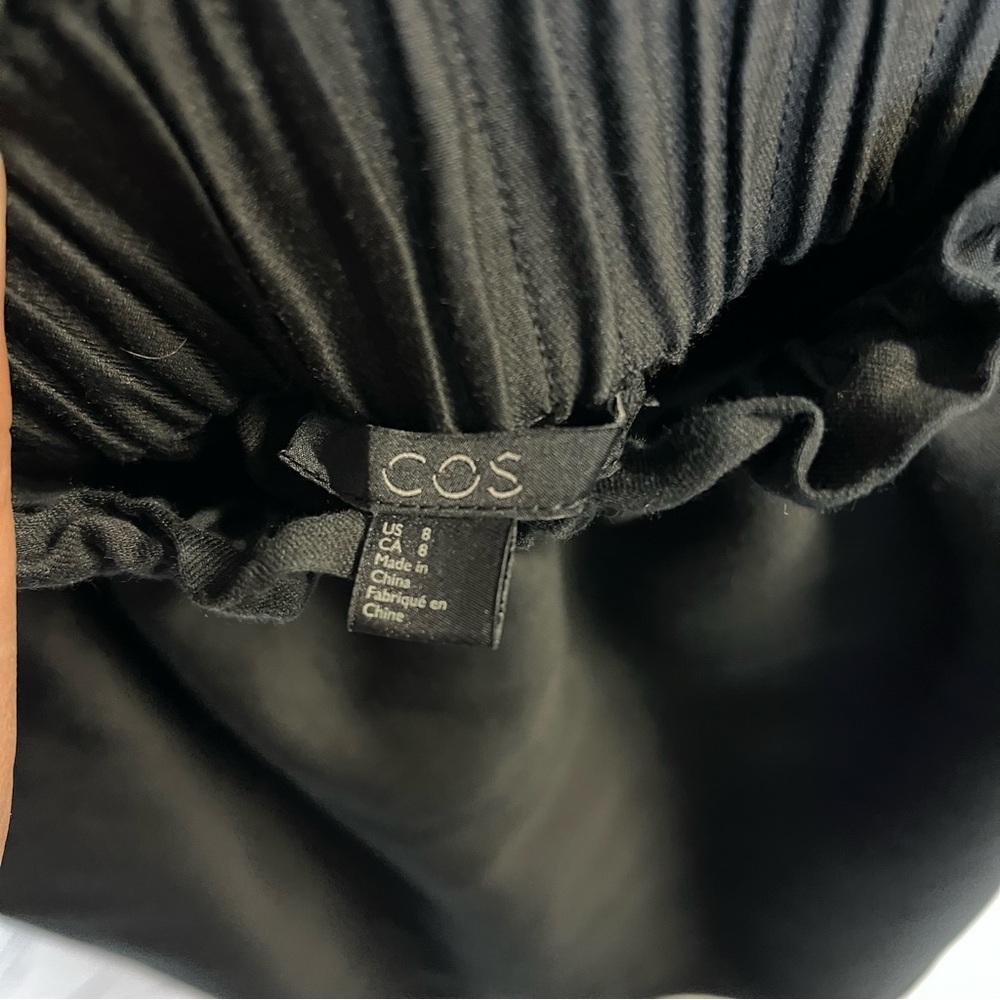 COS Black Mini Skirt. Elastic waistband with two side pockets. - Picture 6 of 7